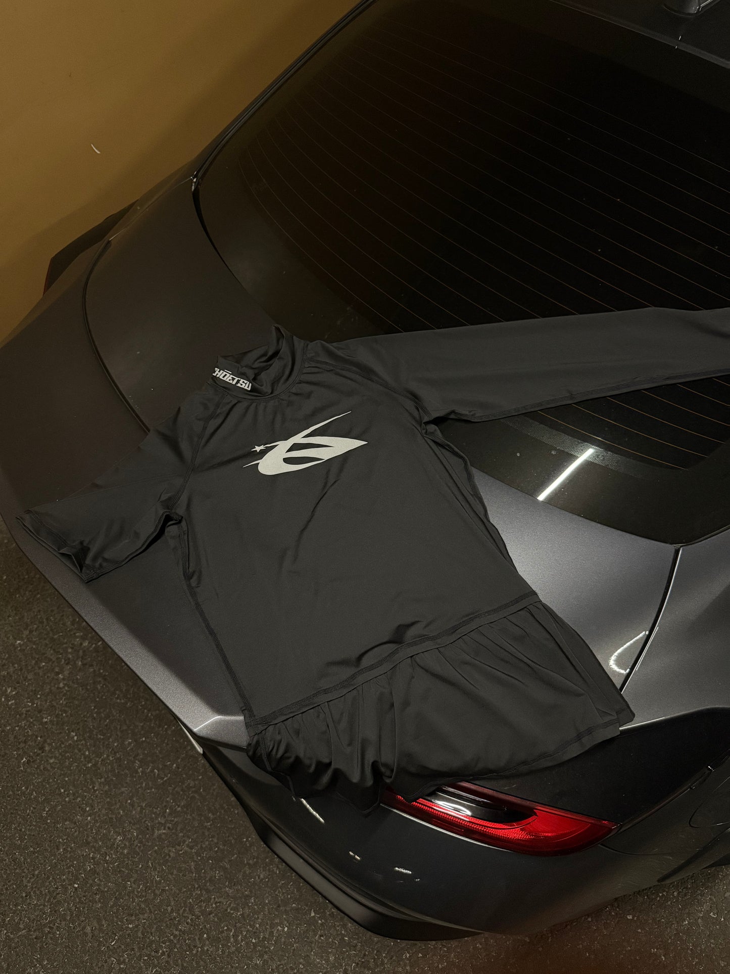 Kuronami Single Sleeve Shirt (left)